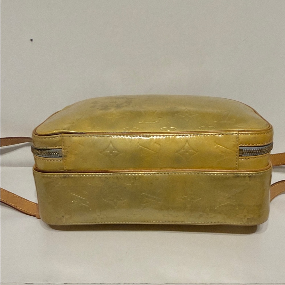 Louis Vuitton Shimmering Gold Bag-pack. Some stain - Picture 9 of 11